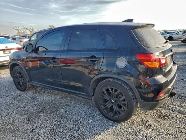 JA4AP3AU7JU004604 2018 MITSUBISHI OUTLANDER - Image 2