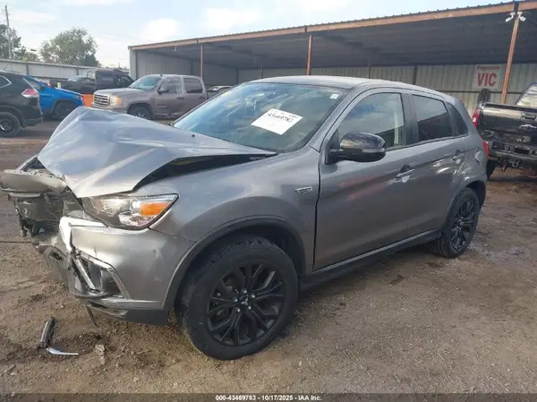 JA4AP3AU7JU006109 2018 MITSUBISHI OUTLANDER - Image 2