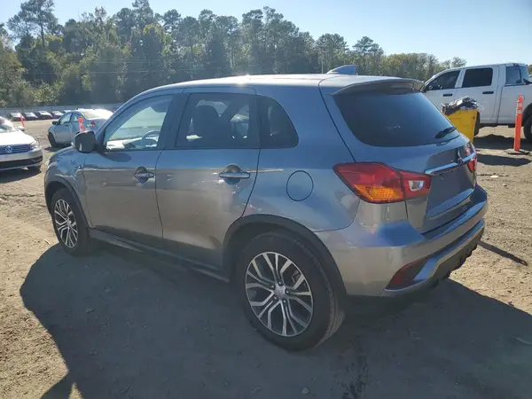 JA4AP3AU7JU006451 2018 MITSUBISHI OUTLANDER - Image 2