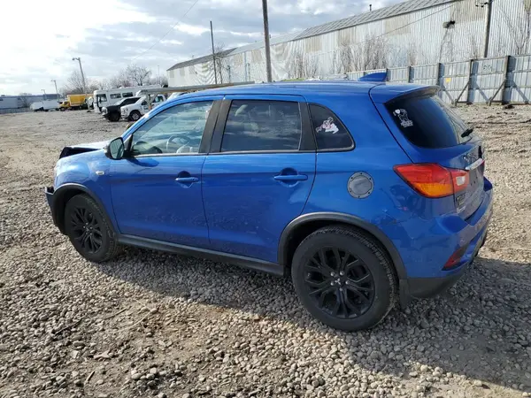 JA4AP3AU7JU008863 2018 MITSUBISHI OUTLANDER - Image 2
