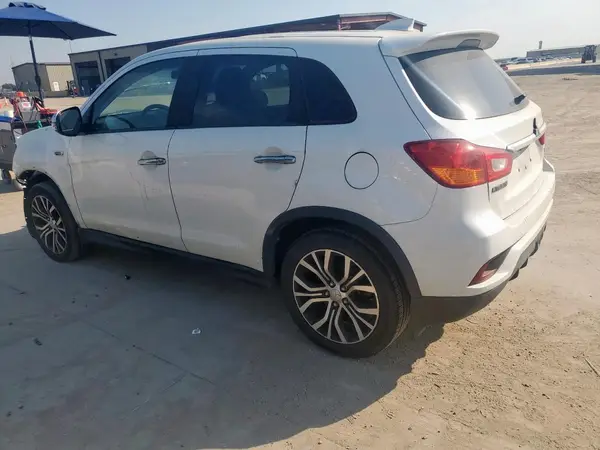 JA4AP3AU7JU009799 2018 MITSUBISHI OUTLANDER - Image 2