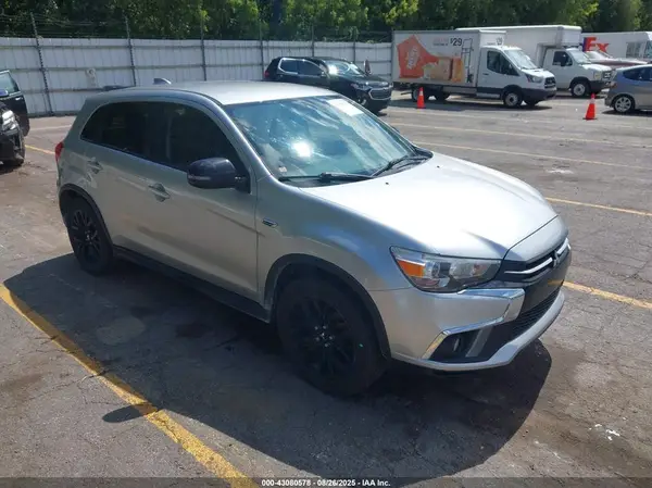 JA4AP3AU7JU012315 2018 MITSUBISHI OUTLANDER - Image 1