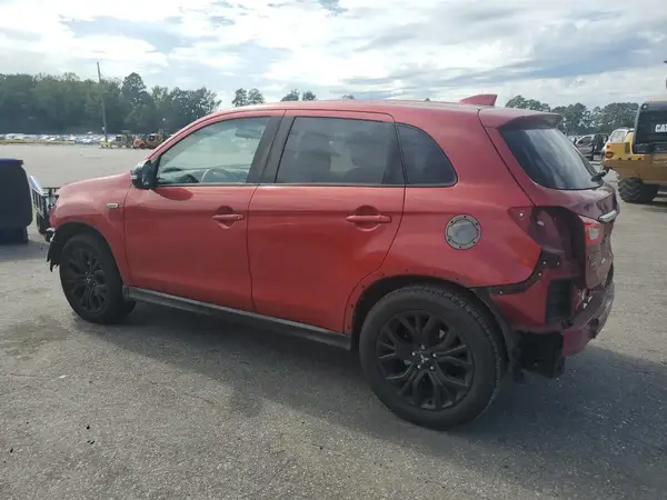 JA4AP3AU7JU014078 2018 MITSUBISHI OUTLANDER - Image 2