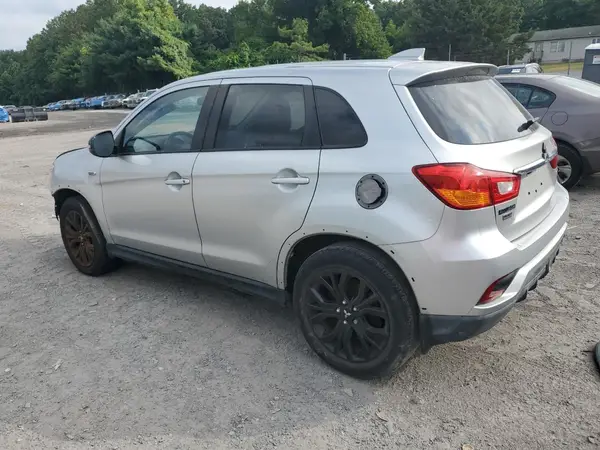 JA4AP3AU7JU015845 2018 MITSUBISHI OUTLANDER - Image 2