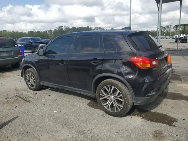 JA4AP3AU7JU016820 2018 MITSUBISHI OUTLANDER - Image 2