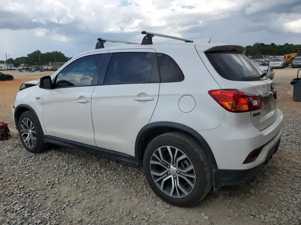 JA4AP3AU7JU017014 2018 MITSUBISHI OUTLANDER - Image 2