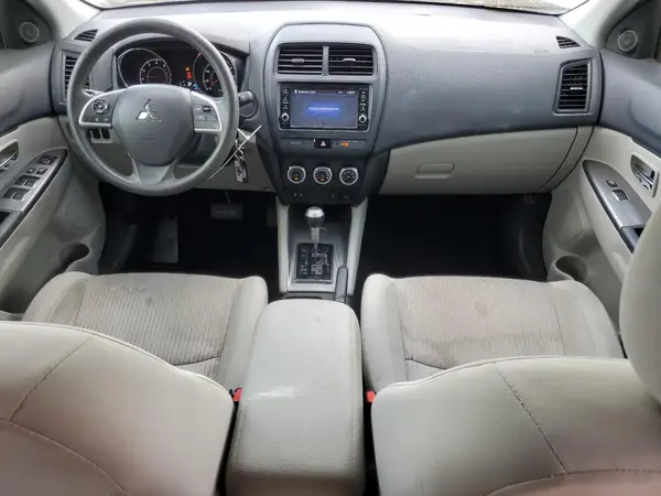 JA4AP3AU7JU017014 2018 MITSUBISHI OUTLANDER - Image 8