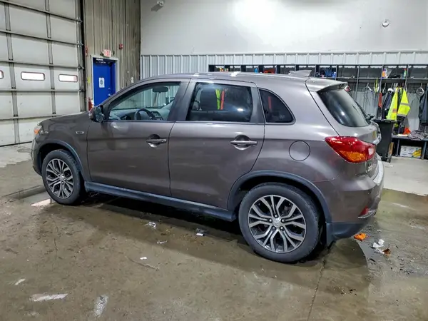 JA4AP3AU7JU017420 2018 MITSUBISHI OUTLANDER - Image 2