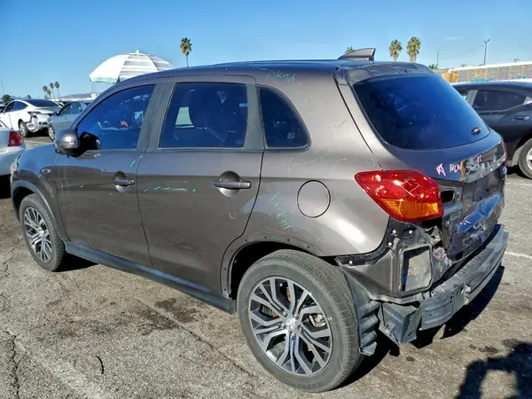 JA4AP3AU7JU017630 2018 MITSUBISHI OUTLANDER - Image 2