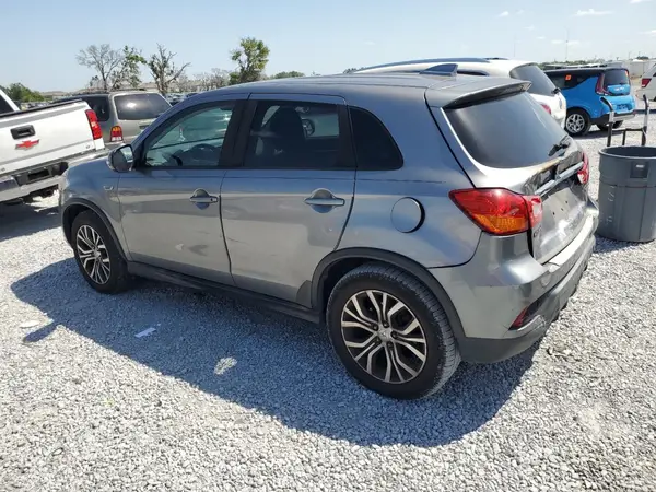 JA4AP3AU7JU019653 2018 MITSUBISHI OUTLANDER - Image 2