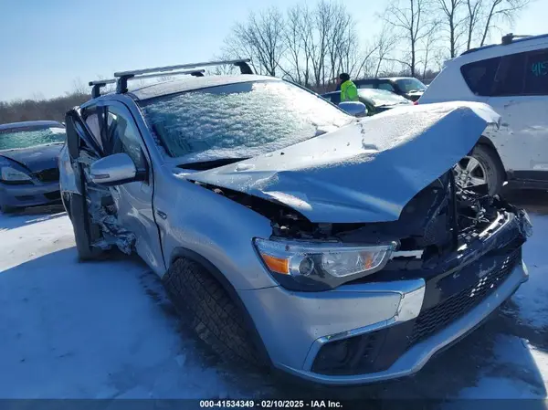 JA4AP3AU7JZ001379 2018 MITSUBISHI OUTLANDER - Image 1