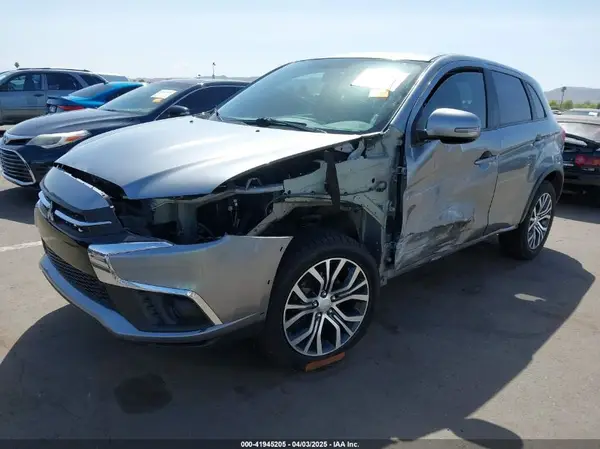 JA4AP3AU7JZ001723 2018 MITSUBISHI OUTLANDER - Image 2