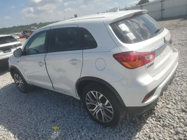 JA4AP3AU7JZ014570 2018 MITSUBISHI OUTLANDER - Image 2