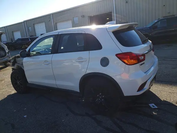 JA4AP3AU7JZ023320 2018 MITSUBISHI OUTLANDER - Image 2