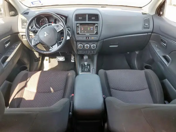 JA4AP3AU7JZ024001 2018 MITSUBISHI OUTLANDER - Image 8