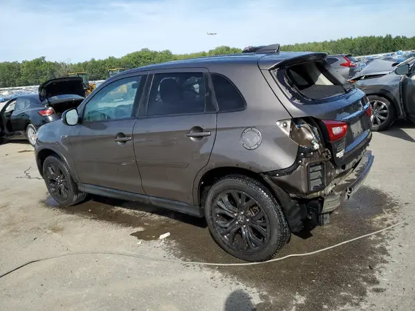 JA4AP3AU7JZ026492 2018 MITSUBISHI OUTLANDER - Image 2