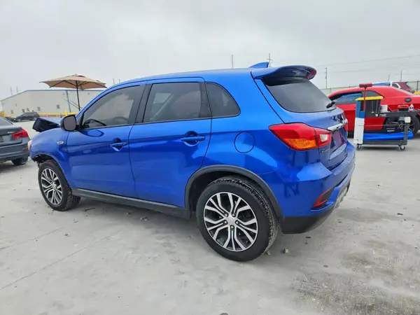 JA4AP3AU7JZ027349 2018 MITSUBISHI OUTLANDER - Image 2