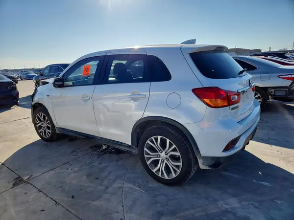 JA4AP3AU7JZ031076 2018 MITSUBISHI OUTLANDER - Image 2