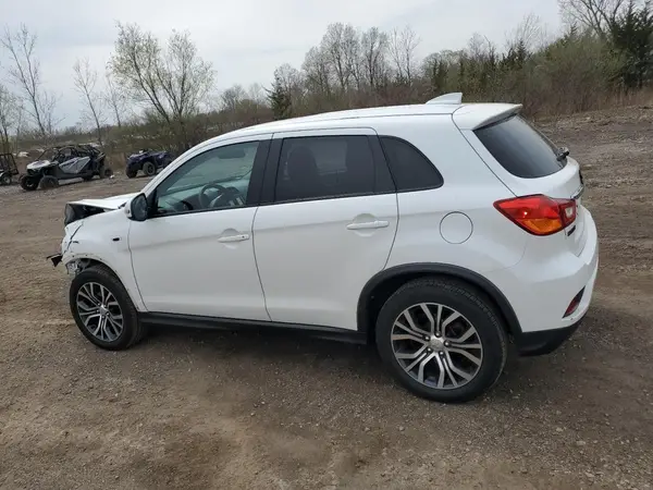 JA4AP3AU7JZ032597 2018 MITSUBISHI OUTLANDER - Image 2