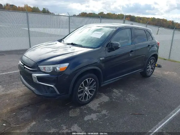 JA4AP3AU7KU017130 2019 MITSUBISHI OUTLANDER - Image 2