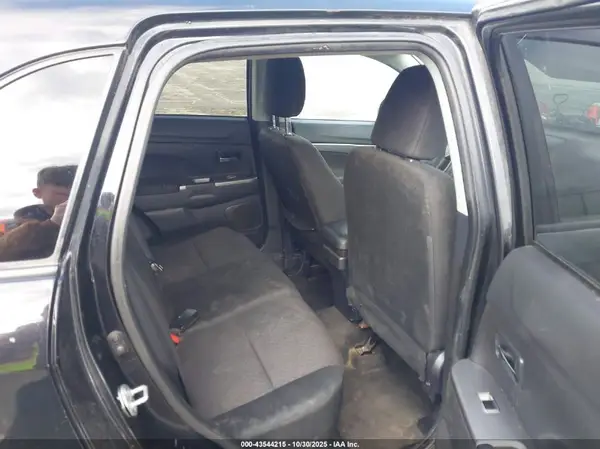 JA4AP3AU7KU017130 2019 MITSUBISHI OUTLANDER - Image 8