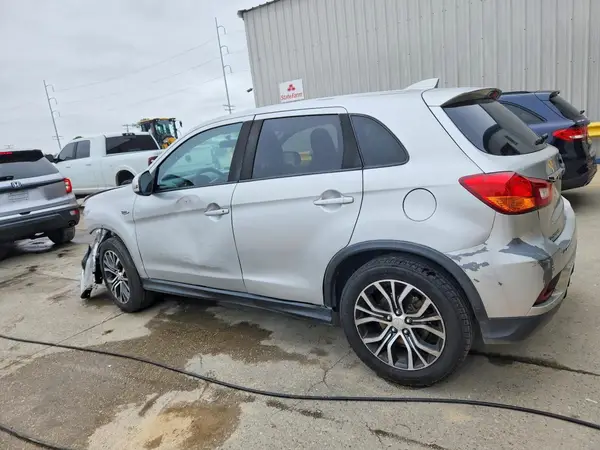 JA4AP3AU7KU017810 2019 MITSUBISHI OUTLANDER - Image 2