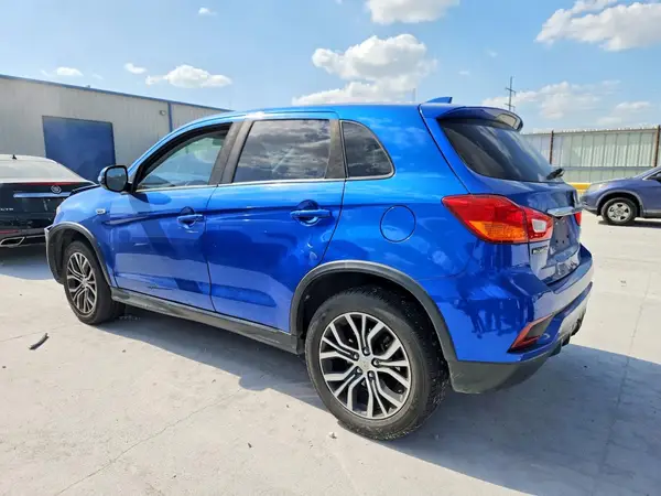 JA4AP3AU7KU019069 2019 MITSUBISHI OUTLANDER - Image 2