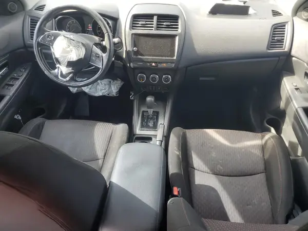 JA4AP3AU7KU020240 2019 MITSUBISHI OUTLANDER - Image 8