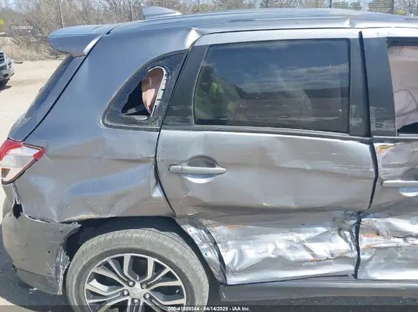 JA4AP3AU7KU033604 2019 MITSUBISHI OUTLANDER - Image 8