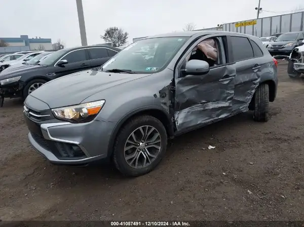 JA4AP3AU7KU034090 2019 MITSUBISHI OUTLANDER - Image 2