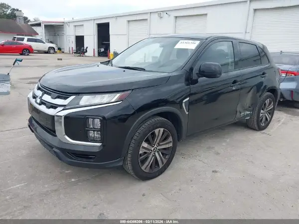 JA4AP3AU7LU007960 2020 MITSUBISHI OUTLANDER - Image 2