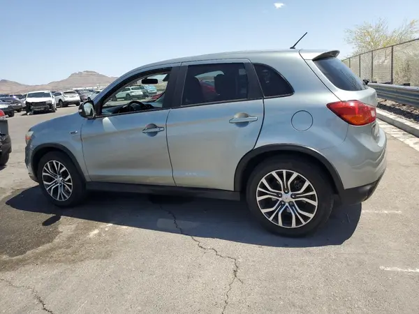 JA4AP3AU8GZ033413 2016 MITSUBISHI OUTLANDER - Image 2
