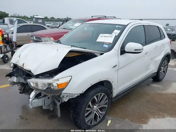 JA4AP3AU8GZ049563 2016 MITSUBISHI OUTLANDER - Image 2