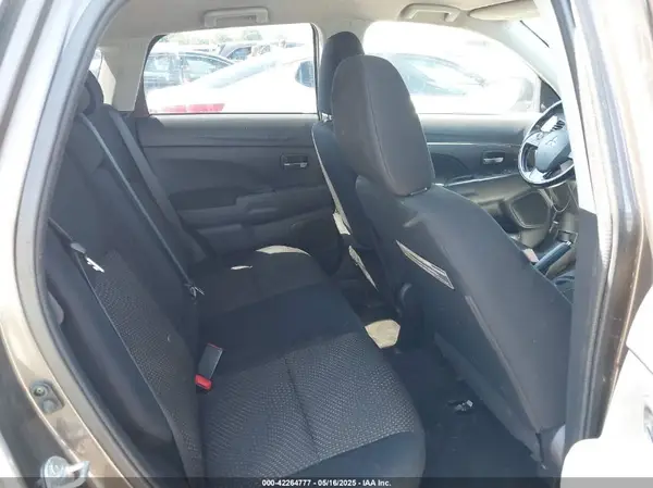 JA4AP3AU8GZ064452 2016 MITSUBISHI OUTLANDER - Image 8