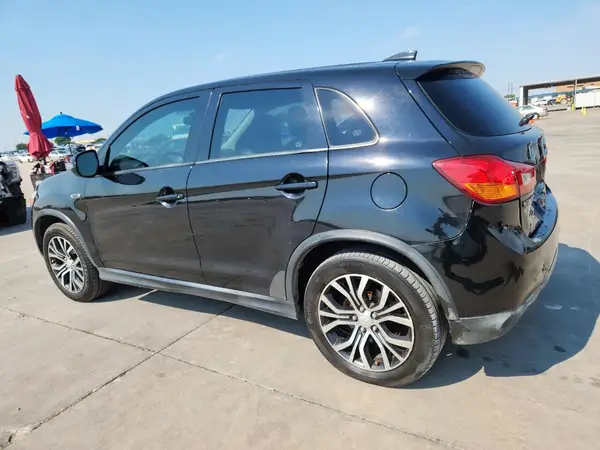 JA4AP3AU8HZ003460 2017 MITSUBISHI OUTLANDER - Image 2