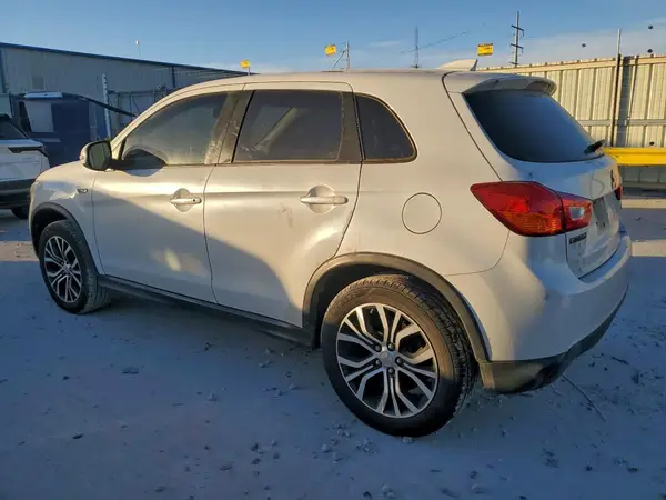 JA4AP3AU8HZ008125 2017 MITSUBISHI OUTLANDER - Image 2