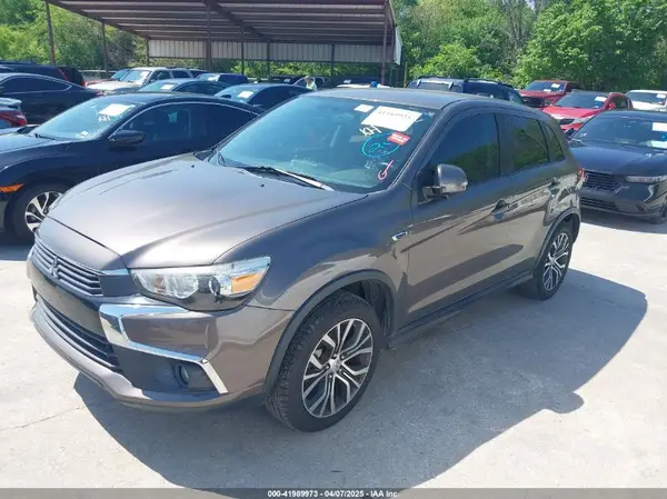 JA4AP3AU8HZ008710 2017 MITSUBISHI OUTLANDER - Image 2