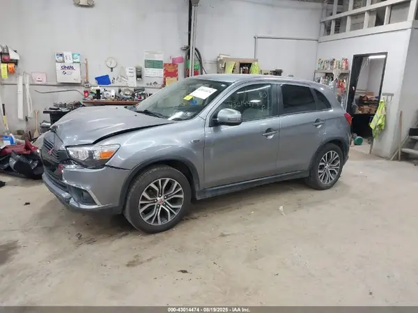 JA4AP3AU8HZ009517 2017 MITSUBISHI OUTLANDER - Image 2