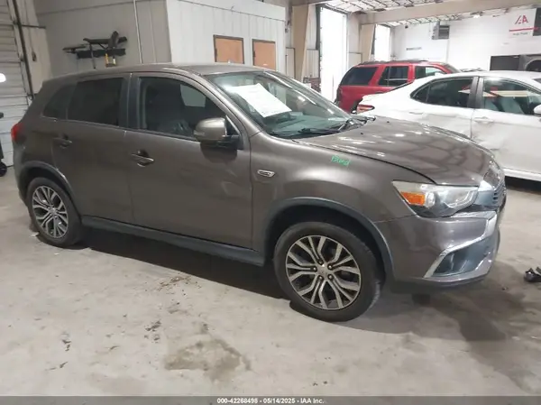 JA4AP3AU8HZ014930 2017 MITSUBISHI OUTLANDER - Image 1