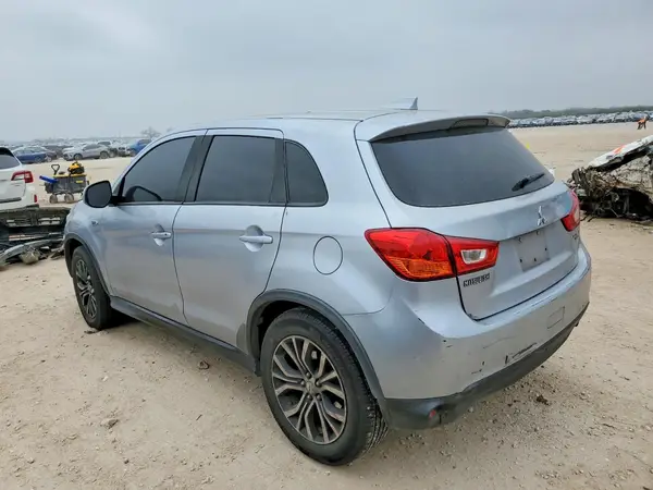 JA4AP3AU8HZ018475 2017 MITSUBISHI OUTLANDER - Image 2