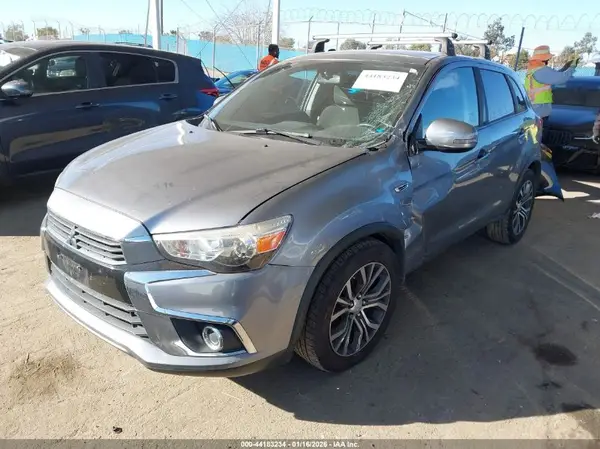 JA4AP3AU8HZ026107 2017 MITSUBISHI OUTLANDER - Image 2