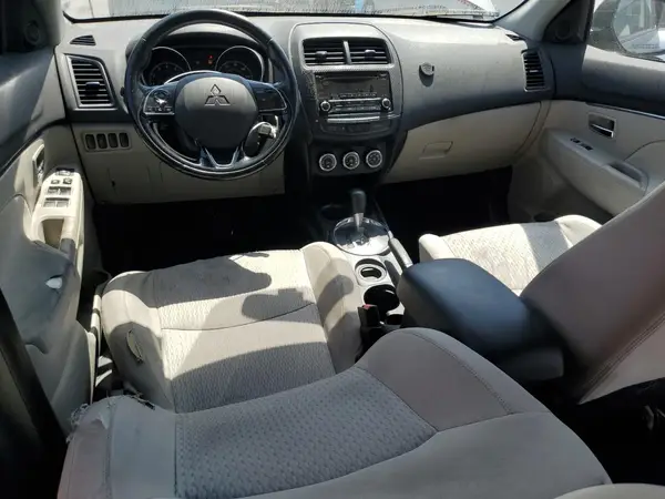 JA4AP3AU8HZ028701 2017 MITSUBISHI OUTLANDER - Image 8