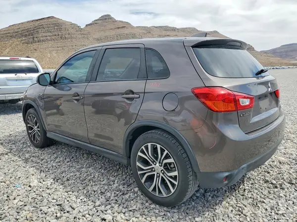 JA4AP3AU8HZ032800 2017 MITSUBISHI OUTLANDER - Image 2