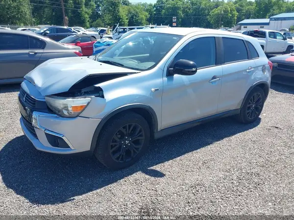 JA4AP3AU8HZ033140 2017 MITSUBISHI OUTLANDER - Image 2
