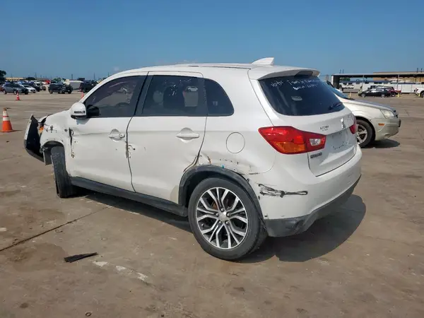 JA4AP3AU8HZ047507 2017 MITSUBISHI OUTLANDER - Image 2