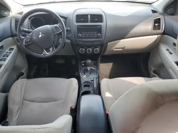JA4AP3AU8HZ047880 2017 MITSUBISHI OUTLANDER - Image 8
