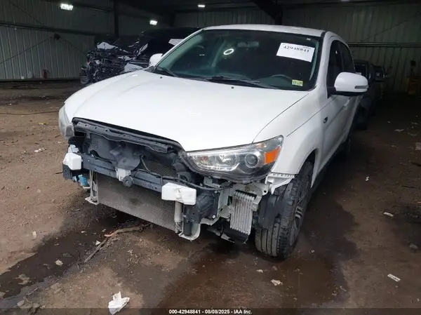 JA4AP3AU8HZ048866 2017 MITSUBISHI OUTLANDER - Image 2