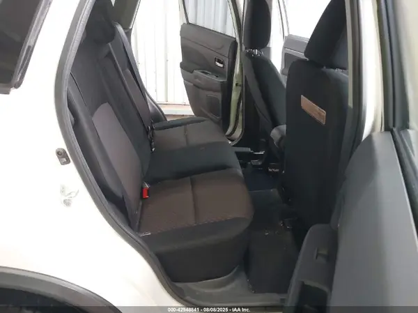 JA4AP3AU8HZ048866 2017 MITSUBISHI OUTLANDER - Image 8