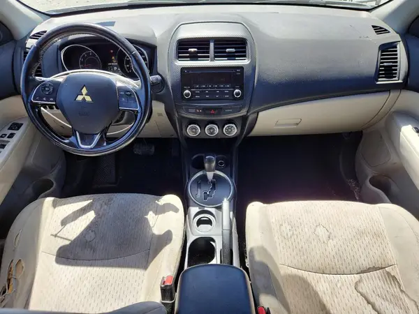 JA4AP3AU8HZ052738 2017 MITSUBISHI OUTLANDER - Image 8