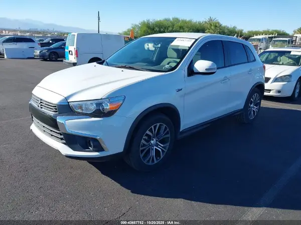 JA4AP3AU8HZ062301 2017 MITSUBISHI OUTLANDER - Image 2